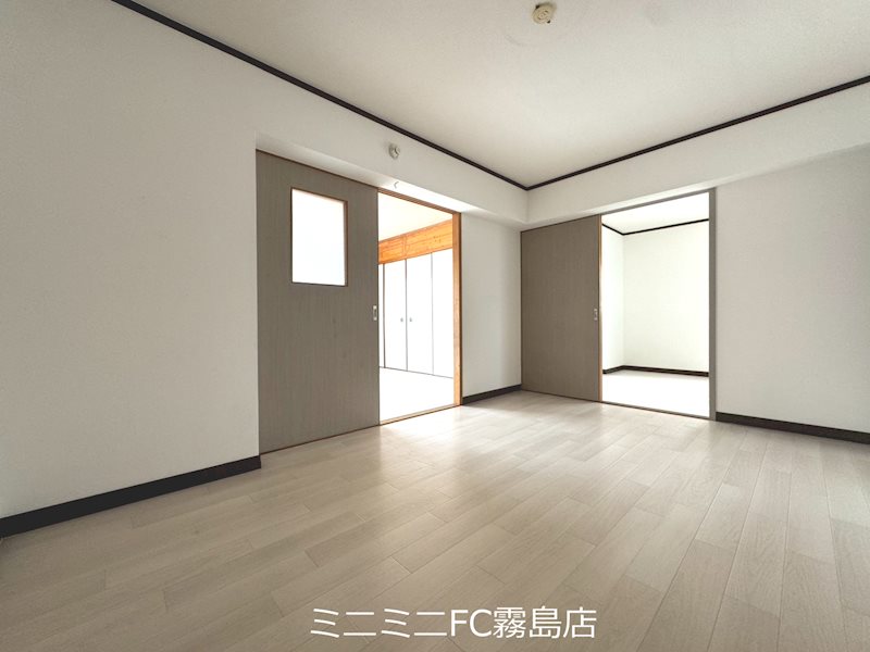 センターパレス京塚1号館の居間写真