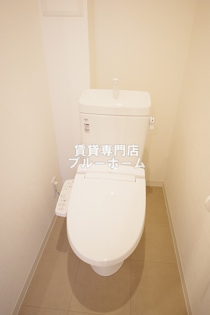 トイレ　温水洗浄便座付きのトイレです！