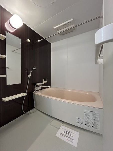 バス・シャワールーム　※写真は同じマンションの違う部屋のものになります。