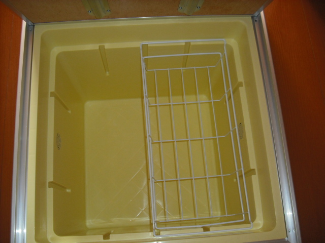 収納　キッチンには床下収納庫があります