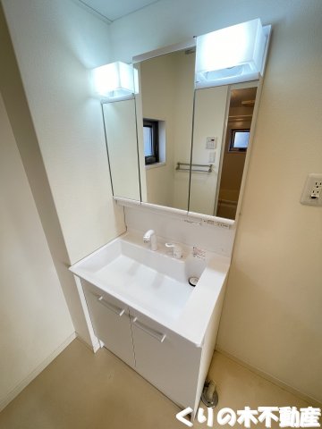 洗面設備　使いやすい洗面所です