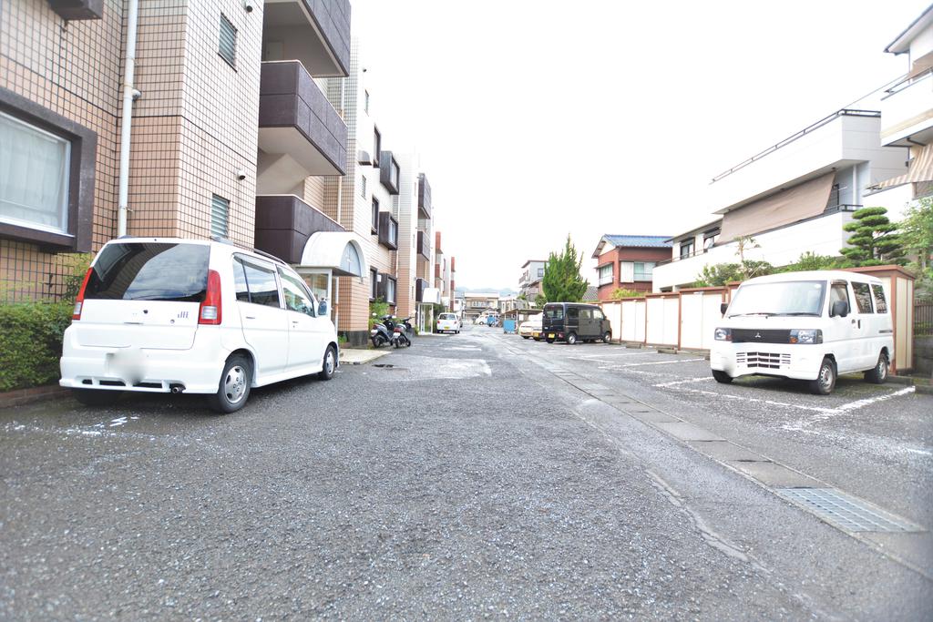 【静岡市葵区与一のマンションの駐車場】