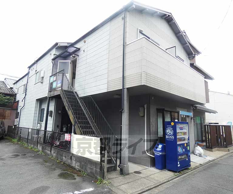 京都市下京区京極町のアパートの建物外観