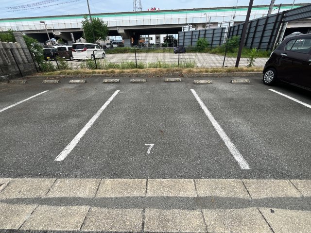 【クレッシェンドＫＪの駐車場】