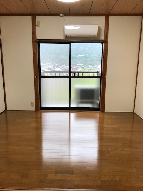 シャンポール京月の居間写真