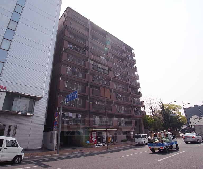 【京都市右京区西院高田町のマンションの建物外観】