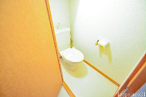 【レオパレスアルコイリスのトイレ】