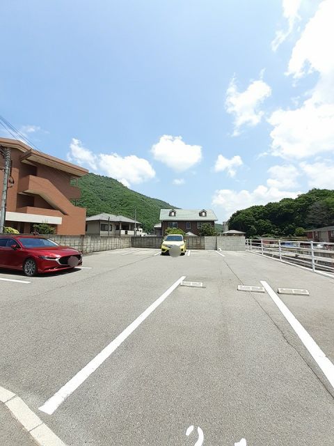 【広島市東区福田のマンションの駐車場】