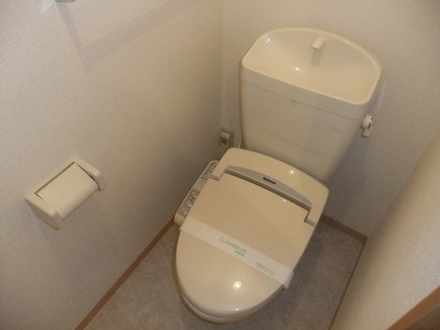 【ラ・ベルドミール　II棟のトイレ】