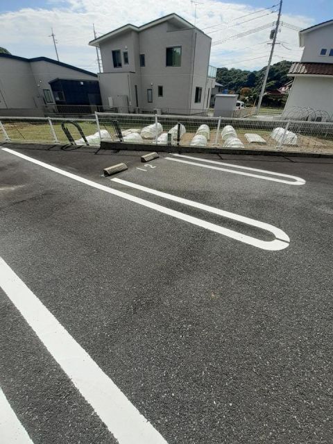 【宇部市大字西岐波のアパートの駐車場】