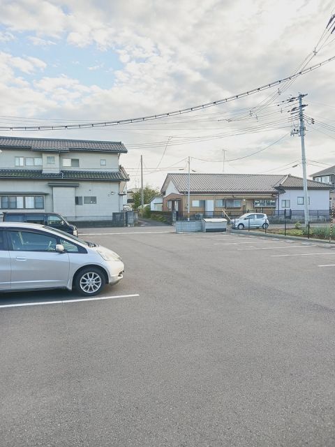 【石巻市鹿又のアパートの駐車場】