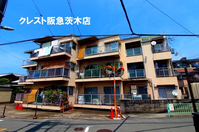 茨木市中津町のマンションの建物外観