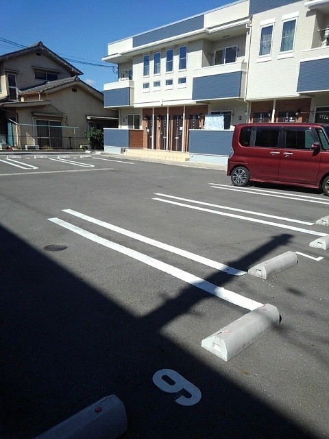 【福山市駅家町大字近田のアパートの駐車場】