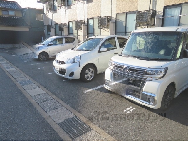 【舞鶴市字寺内のアパートの駐車場】