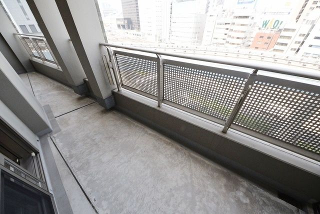 【港区海岸のマンションのバルコニー】