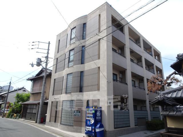 【京都市西京区川島寺田町のマンションの建物外観】