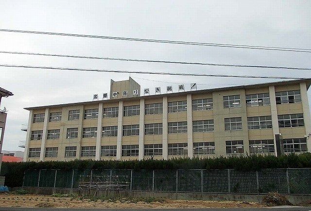 【今治市波方町樋口のアパートの中学校】