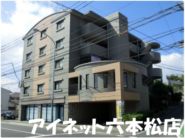 【福岡市早良区飯倉のマンションの建物外観】