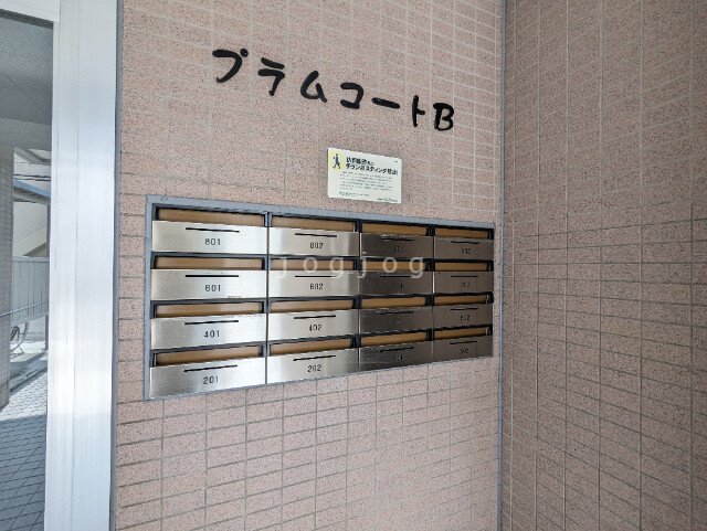 【札幌市西区発寒六条のマンションのエントランス】