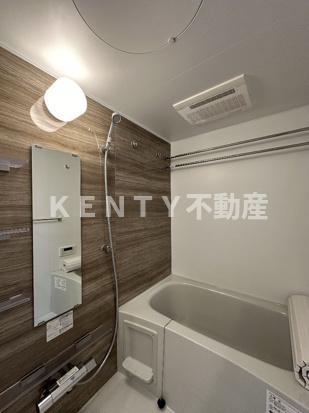 バス・シャワールーム　コンパクトで使いやすいお風呂です