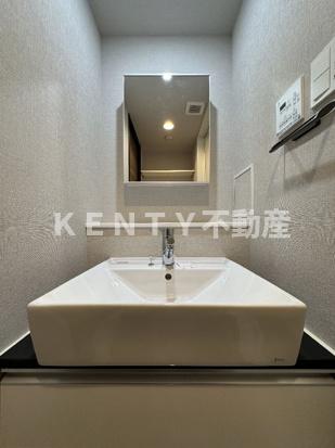 洗面設備　明るい洗面所です