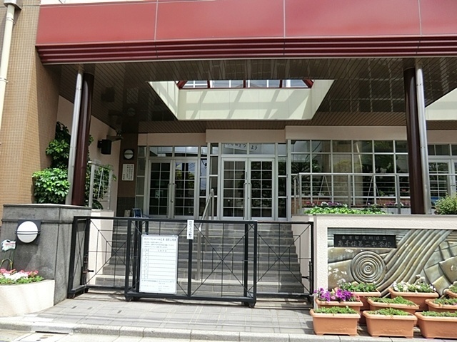 中学校　荒川区立南千住第二中学校（中学校）まで404m