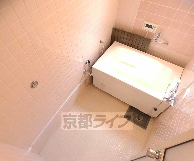 バス・シャワールーム　清潔感あるお風呂です