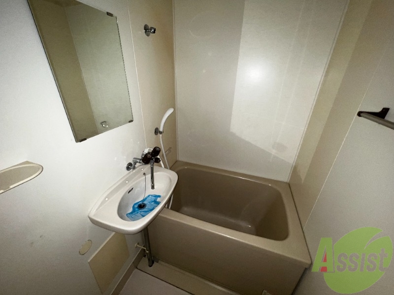 バス・シャワールーム　１人暮らしにはピッタリのサイズ感でゆったりできますね。