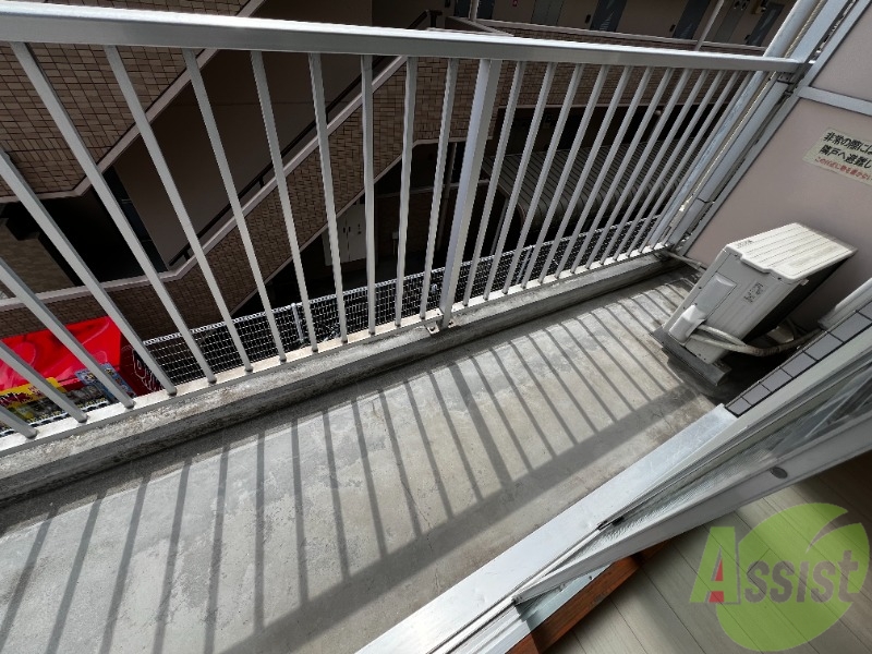 バルコニー　広めのバルコニーです。洗濯物がたくさん干せそうです。