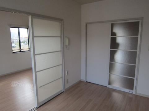 居室・リビング　室内