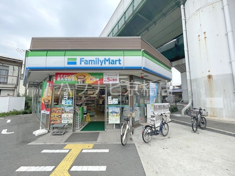 コンビニ　ファミリーマート中宮店（コンビニ）まで161m