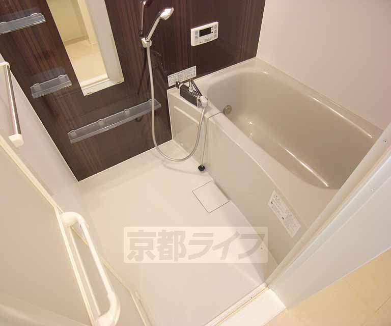 バス・シャワールーム　ゆったり浸かれますね。