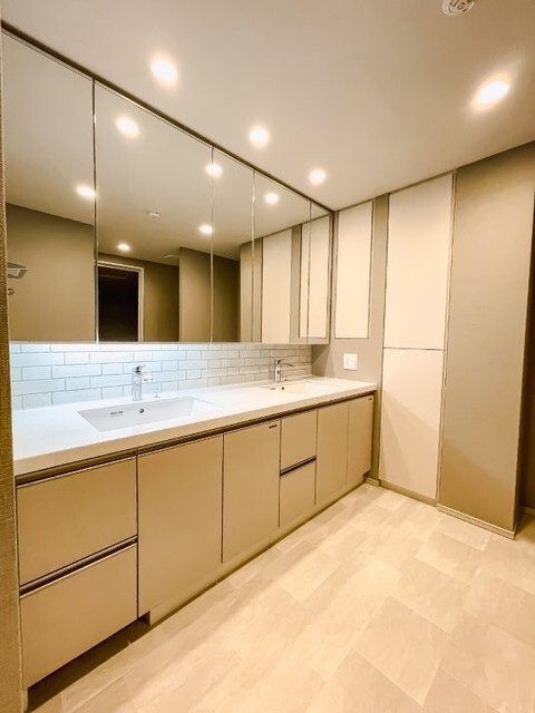 洗面設備　※写真は同タイプ住戸です。