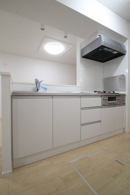 キッチン　※写真は別号室のものですので現状優先とさせていただきます