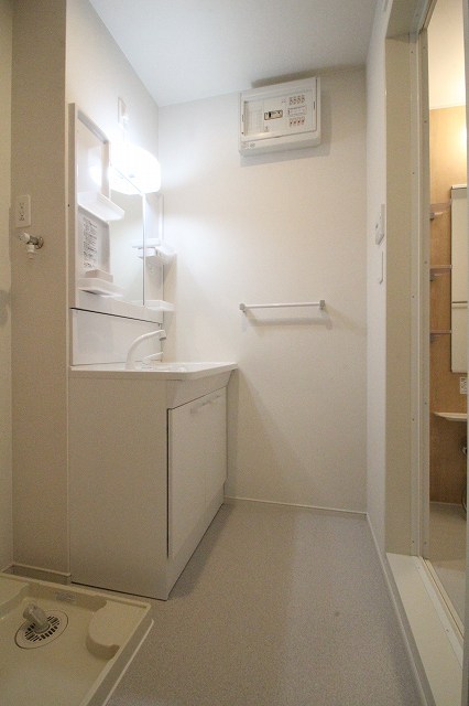 洗面設備　※写真は別号室のものですので現状優先とさせていただきます