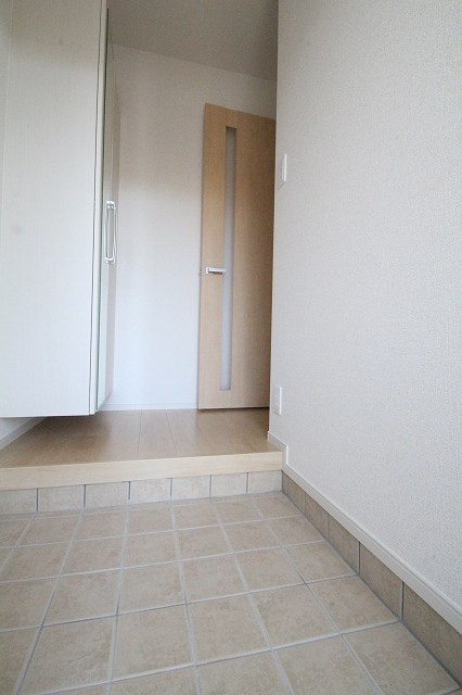 玄関　※写真は別号室のものですので現状優先とさせていただきます