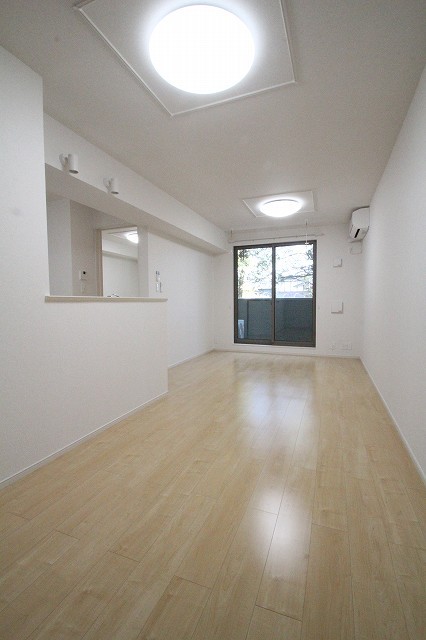 居室・リビング　※写真は別号室のものですので現状優先とさせていただきます