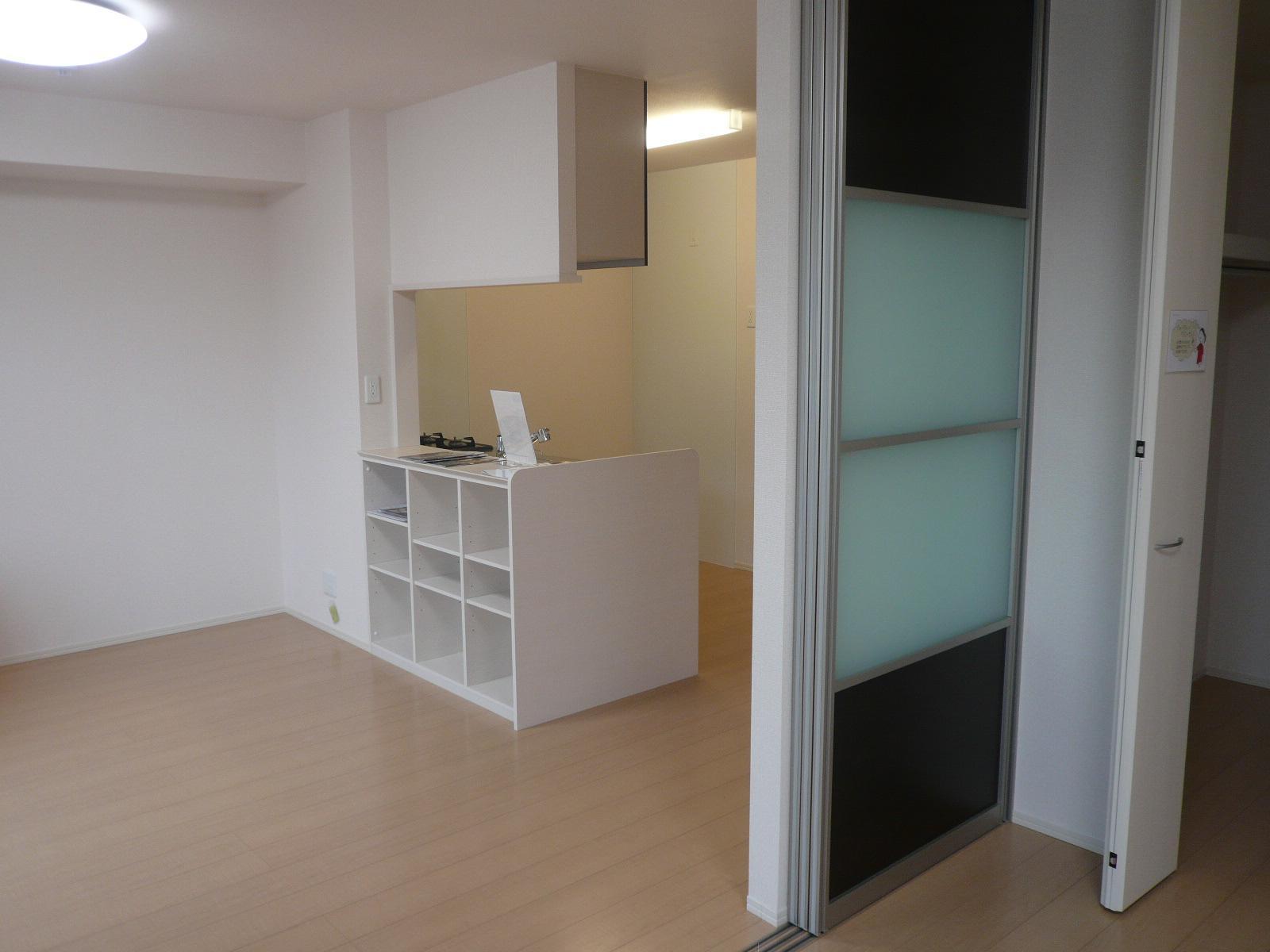 居室・リビング　別部屋の写真となる為、実際の物とは異なる場合が御座います。