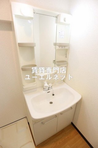 洗面設備　清潔感ある独立洗面台で毎日気持ちよく♪