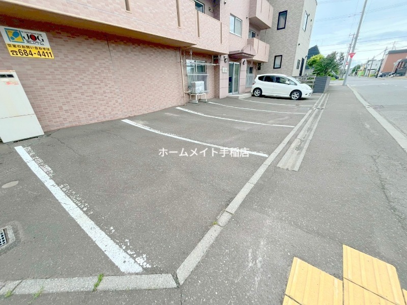 駐車場　駐車スペースでございます！