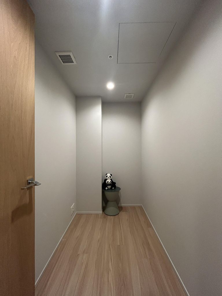 その他部屋・スペース　室内の家具等備品はディスプレイにつき、撤去予定。