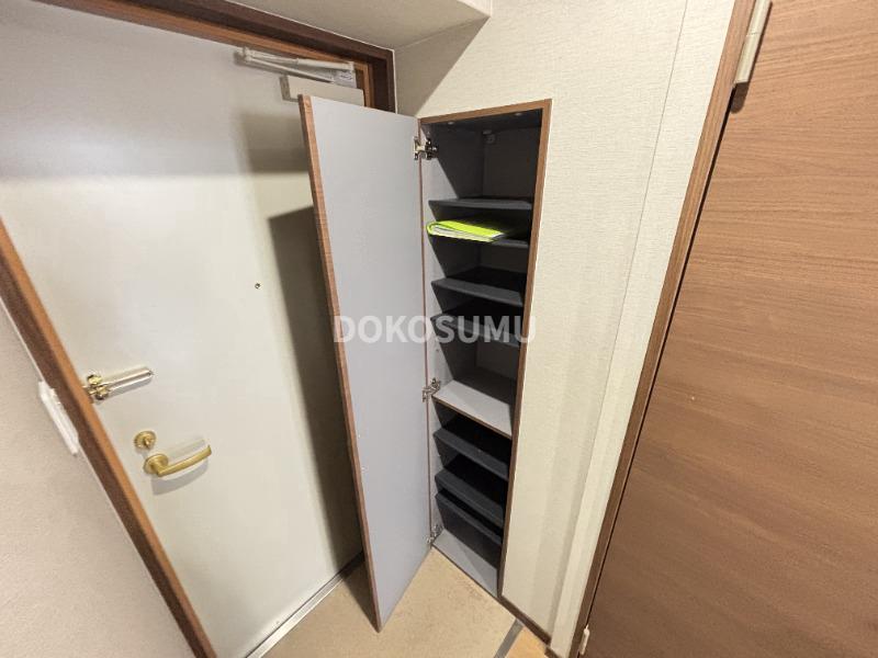 玄関　住まいの顔として相応しい、気品とゆとりのあるエントランス。