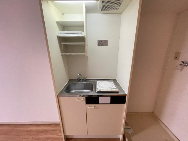 キッチン　※室内写真は別室サンプル写真。