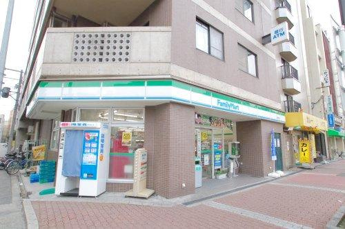 コンビニ　ファミリーマート 大国町店（コンビニ）まで458m