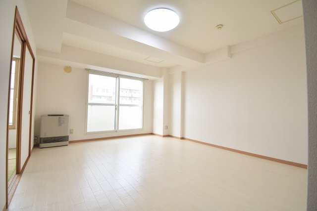 SーCOURT28の居間写真