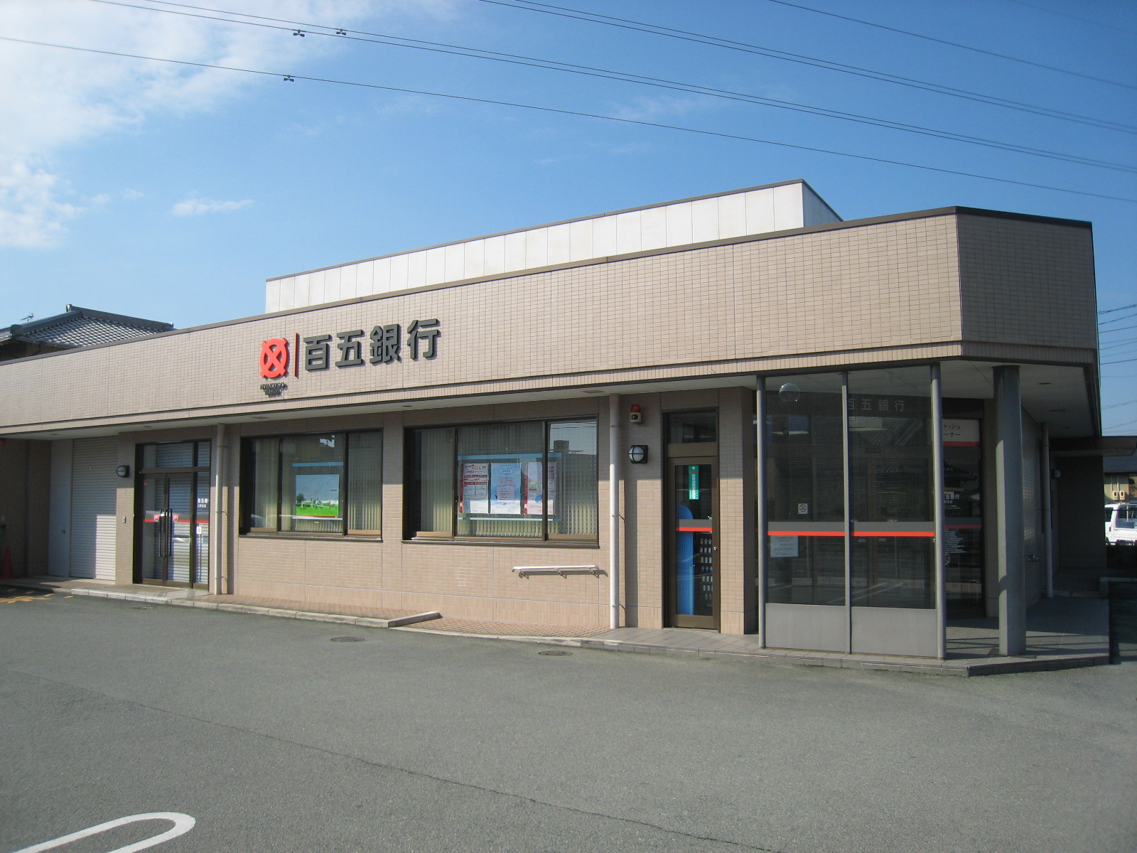 銀行　百五銀行六軒支店（銀行）まで1504m