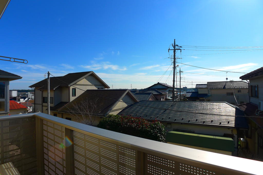 バルコニー　同敷地内、別の部屋のバルコニーになります。