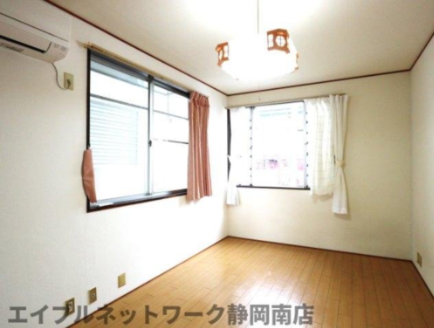 居室・リビング　ゆったり過ごせる居間です