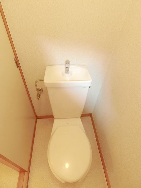 【あきる野市雨間のマンションのトイレ】