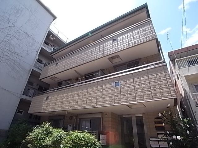 神戸市兵庫区北逆瀬川町のマンションの建物外観